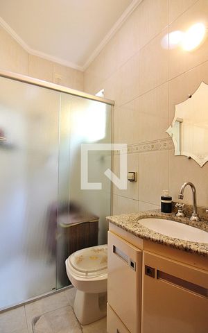 Casa à venda com 212m², 3 quartos e 4 vagasBanheiro da Suíte 2