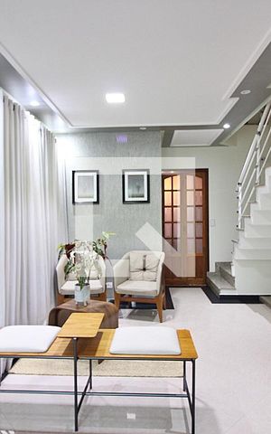 Casa à venda com 212m², 3 quartos e 4 vagasSala