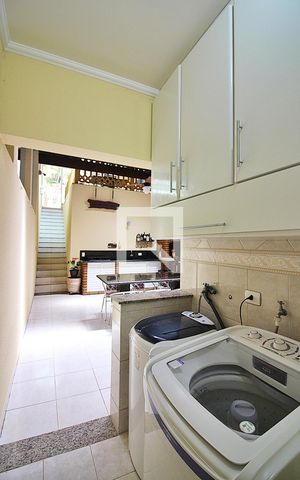 Casa à venda com 212m², 3 quartos e 4 vagasLavanderia