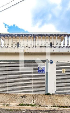 Casa à venda com 255m², 4 quartos e 3 vagas Casa à venda com 255m², 4 quartos e 3 vagasFachada