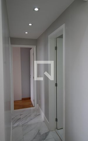 Apartamento à venda com 56m², 2 quartos e 1 vaga Apartamento à venda com 56m², 2 quartos e 1 vagaCorredor