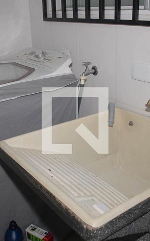 Casa à venda com 170m², 3 quartos e 2 vagas Casa à venda com 170m², 3 quartos e 2 vagasÁrea de Serviço
