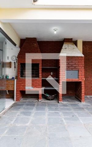 Casa à venda com 300m², 5 quartos e 3 vagas Casa à venda com 300m², 5 quartos e 3 vagasChurrasqueira