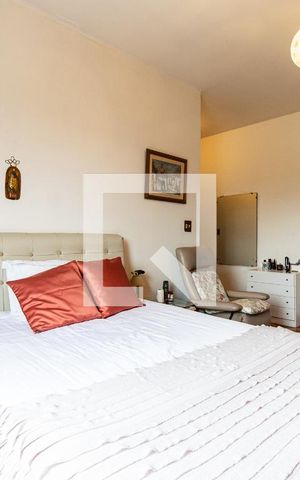 Casa à venda com 300m², 5 quartos e 3 vagas Casa à venda com 300m², 5 quartos e 3 vagassuíte