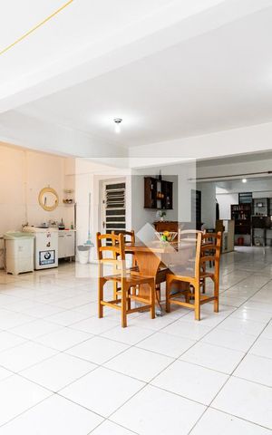 Casa à venda com 300m², 5 quartos e 3 vagas Casa à venda com 300m², 5 quartos e 3 vagasedícula