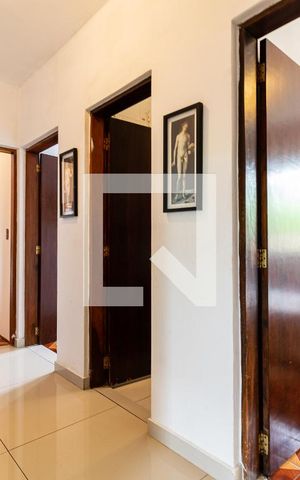 Casa à venda com 300m², 5 quartos e 3 vagas Casa à venda com 300m², 5 quartos e 3 vagasCorredor