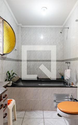 Casa à venda com 300m², 5 quartos e 3 vagas Casa à venda com 300m², 5 quartos e 3 vagassuíte