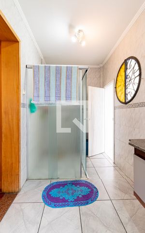 Casa à venda com 300m², 5 quartos e 3 vagas Casa à venda com 300m², 5 quartos e 3 vagassuíte