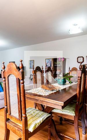 Casa à venda com 300m², 5 quartos e 3 vagas Casa à venda com 300m², 5 quartos e 3 vagassala
