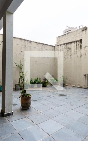 Casa à venda com 300m², 5 quartos e 3 vagas Casa à venda com 300m², 5 quartos e 3 vagasÁrea Externa