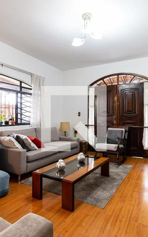 Casa à venda com 300m², 5 quartos e 3 vagas Casa à venda com 300m², 5 quartos e 3 vagassala