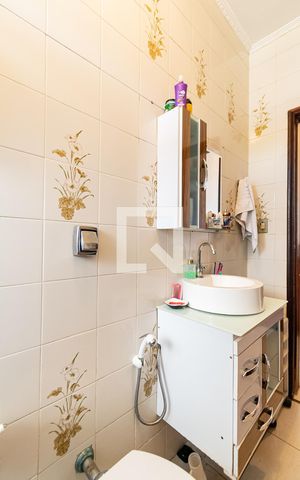 Casa à venda com 300m², 5 quartos e 3 vagas Casa à venda com 300m², 5 quartos e 3 vagasBanheiro Social
