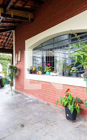 Casa à venda com 300m², 5 quartos e 3 vagas Casa à venda com 300m², 5 quartos e 3 vagasGaragem