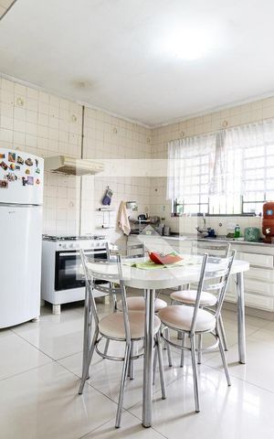 Casa à venda com 300m², 5 quartos e 3 vagas Casa à venda com 300m², 5 quartos e 3 vagasCozinha