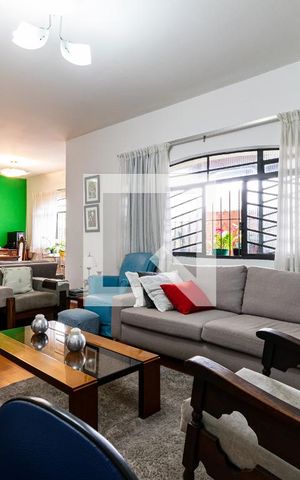 Casa à venda com 300m², 5 quartos e 3 vagas Casa à venda com 300m², 5 quartos e 3 vagassala