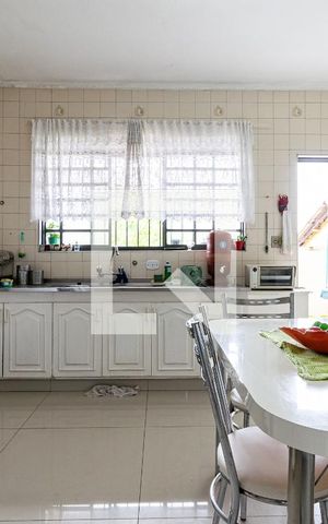 Casa à venda com 300m², 5 quartos e 3 vagas Casa à venda com 300m², 5 quartos e 3 vagasCozinha
