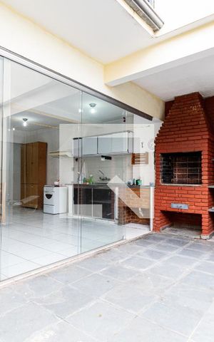 Casa à venda com 300m², 5 quartos e 3 vagas Casa à venda com 300m², 5 quartos e 3 vagasChurrasqueira