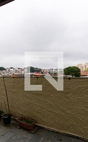 Casa à venda com 300m², 5 quartos e 3 vagas Casa à venda com 300m², 5 quartos e 3 vagasvista