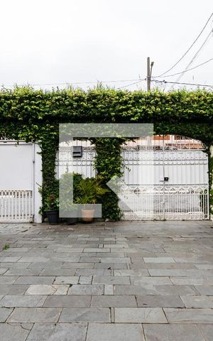 Casa à venda com 300m², 5 quartos e 3 vagas Casa à venda com 300m², 5 quartos e 3 vagasGaragem