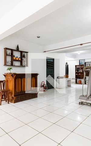 Casa à venda com 300m², 5 quartos e 3 vagas Casa à venda com 300m², 5 quartos e 3 vagasedícula