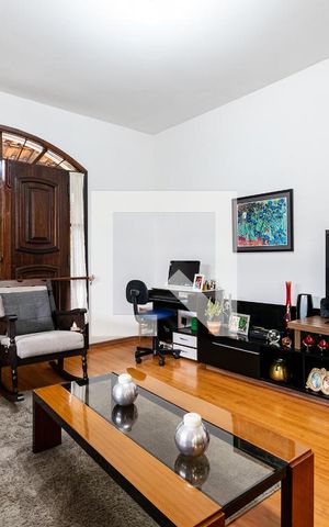 Casa à venda com 300m², 5 quartos e 3 vagas Casa à venda com 300m², 5 quartos e 3 vagassala