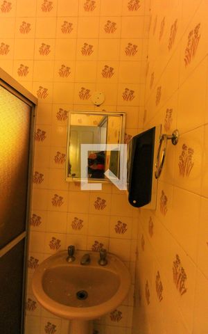Casa à venda com 200m², 3 quartos e sem vaga Casa à venda com 200m², 3 quartos e sem vagaBanheiro