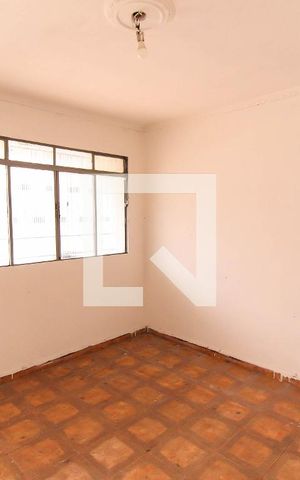 Casa à venda com 200m², 3 quartos e sem vaga Casa à venda com 200m², 3 quartos e sem vagaSala