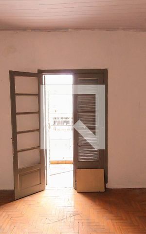 Casa à venda com 200m², 3 quartos e sem vaga Casa à venda com 200m², 3 quartos e sem vagaQuarto