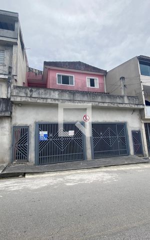 Casa à venda com 300m², 4 quartos e 2 vagasFachada