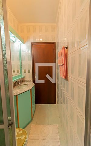 Casa à venda com 178m², 3 quartos e 2 vagasBanheiro