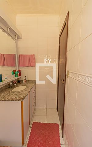 Casa à venda com 178m², 3 quartos e 2 vagasBanheiro do Quarto 1