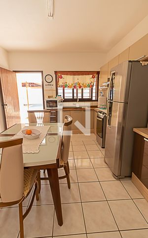 Casa à venda com 178m², 3 quartos e 2 vagasCozinha