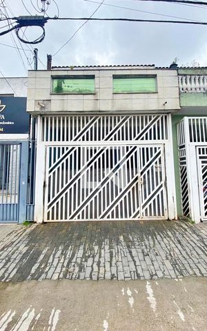 Casa à venda com 126m², 3 quartos e 2 vagas Casa à venda com 126m², 3 quartos e 2 vagasFachada
