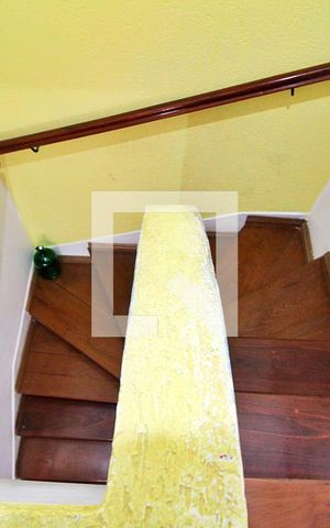 Casa à venda com 126m², 3 quartos e 2 vagasEscada