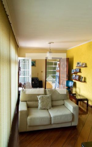 Casa à venda com 400m², 3 quartos e 8 vagas Casa à venda com 400m², 3 quartos e 8 vagasSala