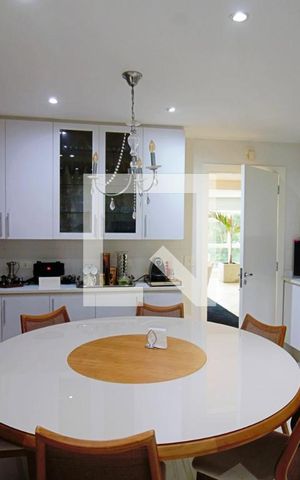 Casa para alugar com 501m², 5 quartos e 5 vagas Casa para alugar com 501m², 5 quartos e 5 vagasCozinha