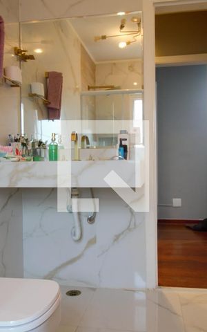 Casa para alugar com 501m², 5 quartos e 5 vagas Casa para alugar com 501m², 5 quartos e 5 vagasBanheiro corredor