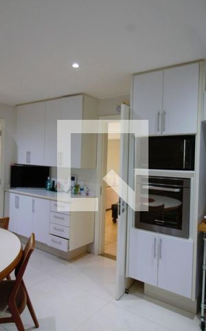 Casa para alugar com 501m², 5 quartos e 5 vagas Casa para alugar com 501m², 5 quartos e 5 vagasCozinha