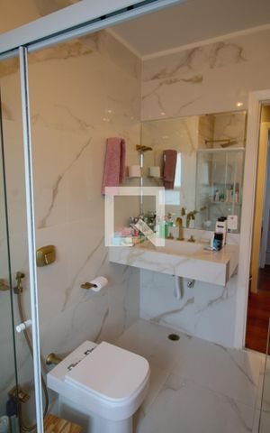 Casa para alugar com 501m², 5 quartos e 5 vagas Casa para alugar com 501m², 5 quartos e 5 vagasBanheiro corredor