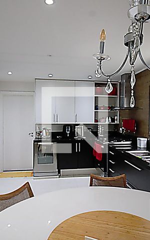 Casa para alugar com 501m², 5 quartos e 5 vagas Casa para alugar com 501m², 5 quartos e 5 vagasCozinha