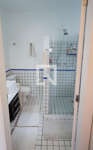 Casa para alugar com 501m², 5 quartos e 5 vagas Casa para alugar com 501m², 5 quartos e 5 vagasBanheiro da Suíte 1