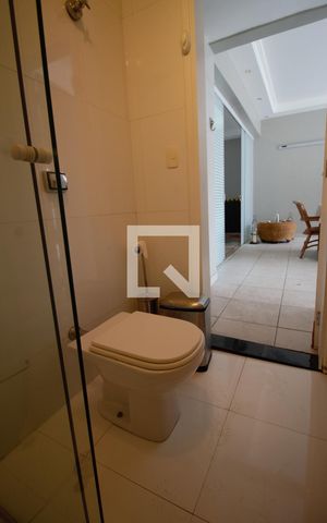 Casa para alugar com 501m², 5 quartos e 5 vagas Casa para alugar com 501m², 5 quartos e 5 vagasBanheiro da Sauna