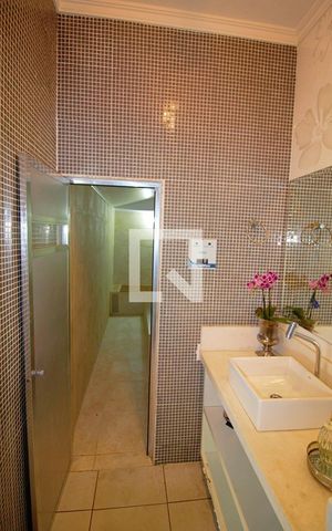 Casa para alugar com 501m², 5 quartos e 5 vagas Casa para alugar com 501m², 5 quartos e 5 vagasBanheiro da Sauna