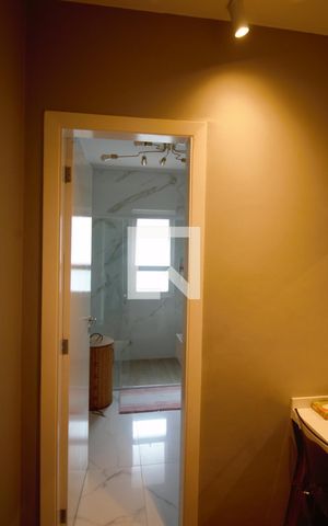 Casa para alugar com 501m², 5 quartos e 5 vagas Casa para alugar com 501m², 5 quartos e 5 vagasHall Banheiro Corredor