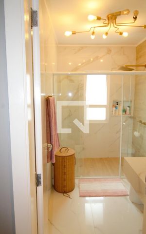 Casa para alugar com 501m², 5 quartos e 5 vagas Casa para alugar com 501m², 5 quartos e 5 vagasBanheiro corredor