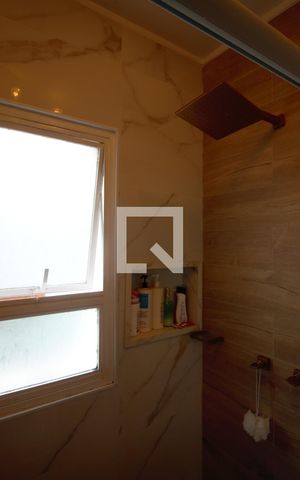 Casa para alugar com 501m², 5 quartos e 5 vagas Casa para alugar com 501m², 5 quartos e 5 vagasBanheiro corredor