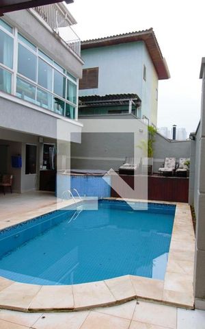 Casa para alugar com 501m², 5 quartos e 5 vagas Casa para alugar com 501m², 5 quartos e 5 vagasPiscina