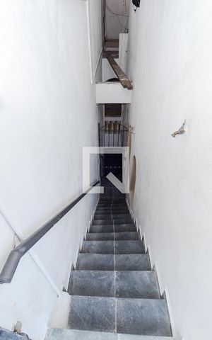 Casa para alugar com 70m², 2 quartos e sem vagaEscada de Entrada