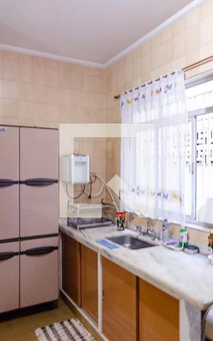 Casa à venda com 143m², 4 quartos e 2 vagas Casa à venda com 143m², 4 quartos e 2 vagasCozinha