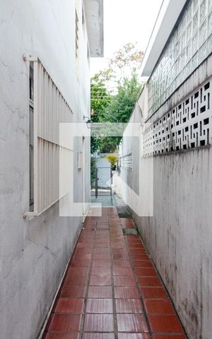 Casa à venda com 143m², 4 quartos e 2 vagas Casa à venda com 143m², 4 quartos e 2 vagasCorredor